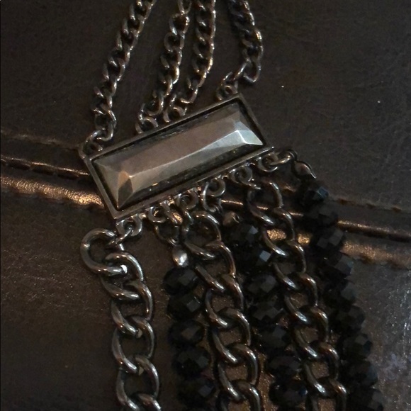 🛼Vintage Metal & Black Beaded Strand Necklace - Picture 4 of 7